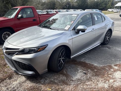 Used 2022 Toyota Camry SE image 8