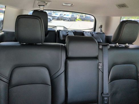 Used 2025 Nissan Pathfinder SL AWD/4WD image 11