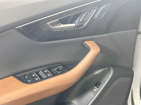 Used 2022 Audi Q8 Premium w/ Convenience Package image 17