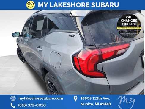 Used 2021 GMC Terrain SLT w/ Elevation Edition image 7