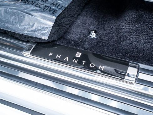 Used 2022 Rolls-Royce Phantom Sedan w/ The Phantom Package RWD image 44