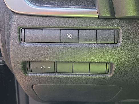 Used 2022 Nissan Rogue SV FWD image 15