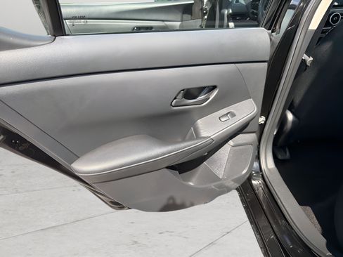 Used 2025 Nissan Sentra SV FWD image 17