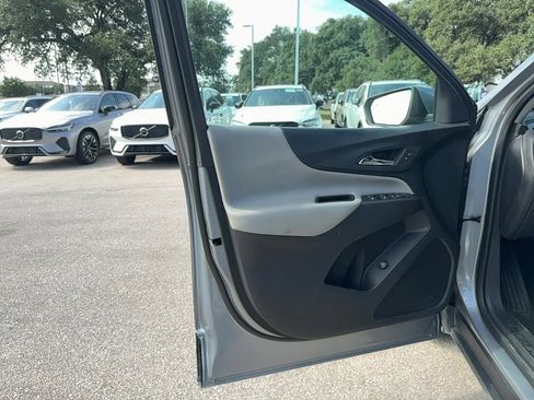 Used 2023 Chevrolet Equinox LT w/ Driver Convenience Package image 10