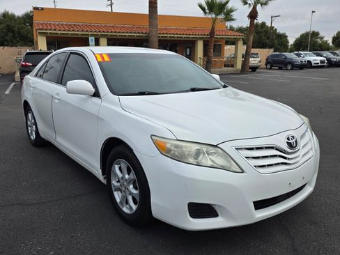 Used 2011 Toyota Camry LE image 7