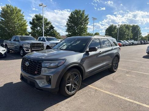 Used 2025 Ford Explorer ST w/ Sun And Sound Package AWD/4WD image 4