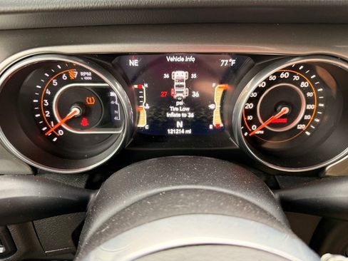 Used 2018 Jeep Wrangler Unlimited Sahara AWD/4WD image 21