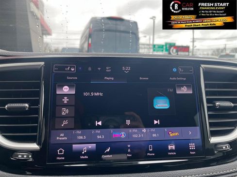 Used 2024 Chrysler Pacifica Limited FWD image 18