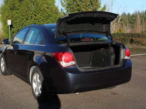 Used 2016 Chevrolet Cruze LT w/ Technology Package image 9