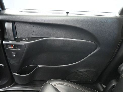 Used 2020 Chrysler Pacifica Touring-L image 41