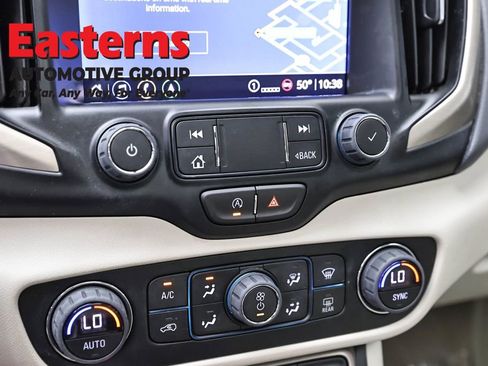 Used 2022 GMC Terrain Denali w/ Denali Premium Package AWD/4WD image 20