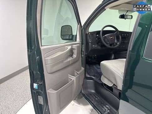Used 2015 Chevrolet Express 2500 image 5