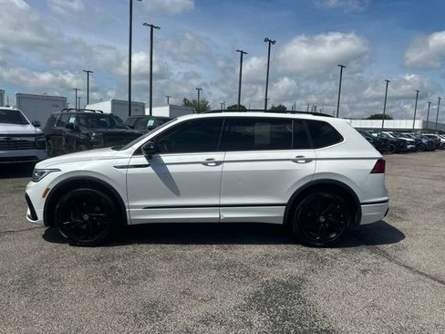Used 2023 Volkswagen Tiguan SE R-Line FWD image 6