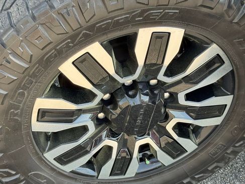 Used 2024 GMC Sierra 2500 Denali Ultimate image 16