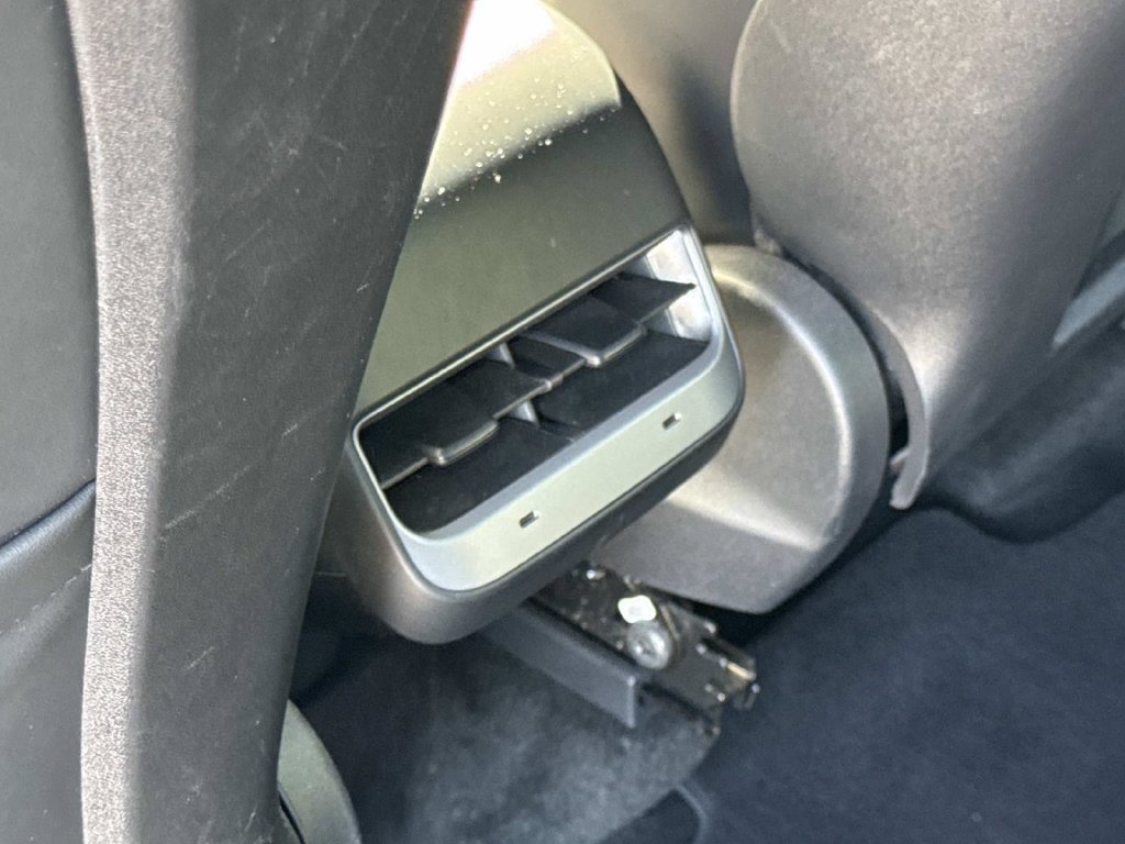 Used 2023 Tesla Model Y Long Range AWD/4WD image 16