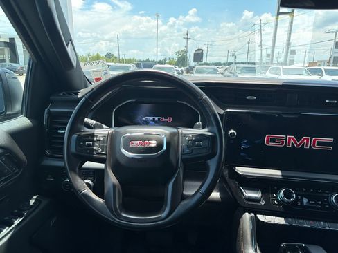 Used 2023 GMC Sierra 1500 AT4 w/ AT4 Premium Package AWD/4WD image 11