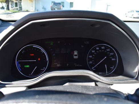 Used 2020 Toyota Avalon Limited image 17