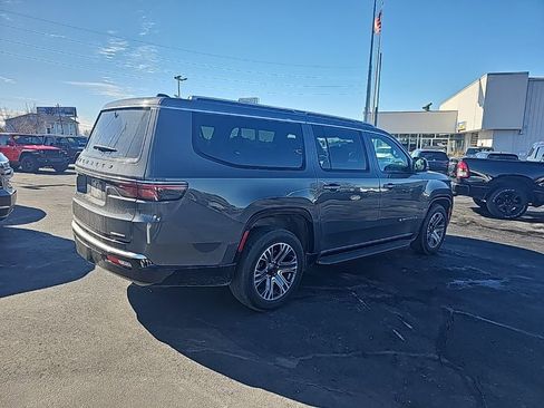 Certified 2024 Jeep Wagoneer L Series II w/ Flexible Seating Group image 5