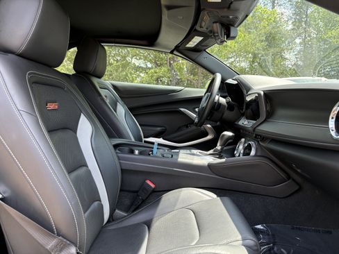 Used 2020 Chevrolet Camaro SS RWD image 13