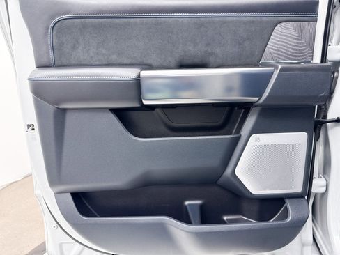 Used 2025 Ford F350 Platinum w/ Tremor Off-Road Package image 31