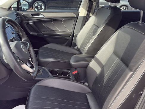 Used 2022 Volkswagen Tiguan SE image 10