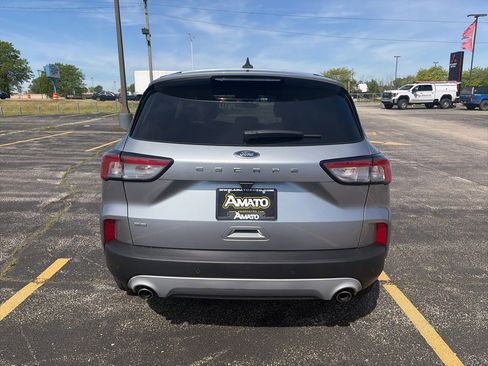 Used 2022 Ford Escape SE w/ Cold Weather Package FWD image 4
