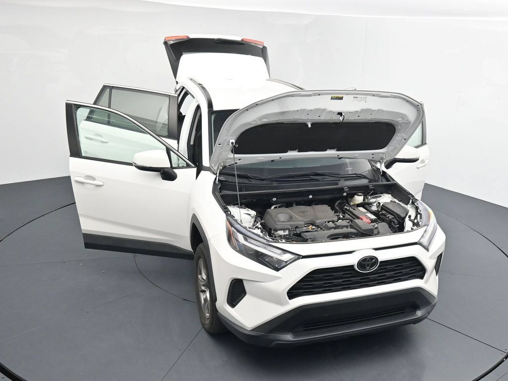 Used 2024 Toyota RAV4 XLE AWD/4WD image 25