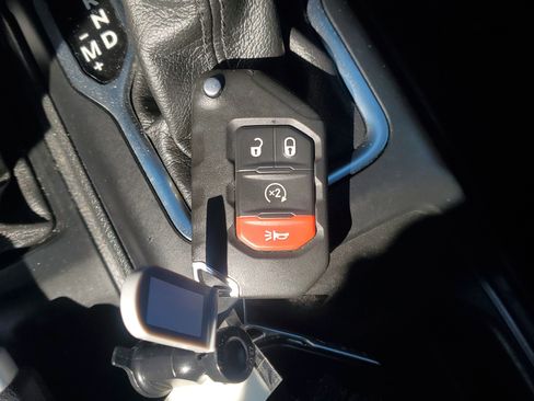 Used 2022 Jeep Gladiator Willys image 30