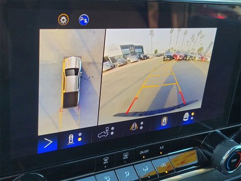 Used 2023 Chevrolet Colorado Trail Boss w/ Technology Package image 9