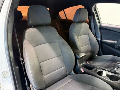 Used 2017 Chevrolet Cruze LT w/ RS Package image 27