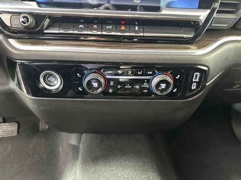 Used 2022 Chevrolet Silverado 1500 LT AWD/4WD image 22
