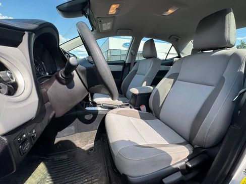 Used 2018 Toyota Corolla LE FWD image 14