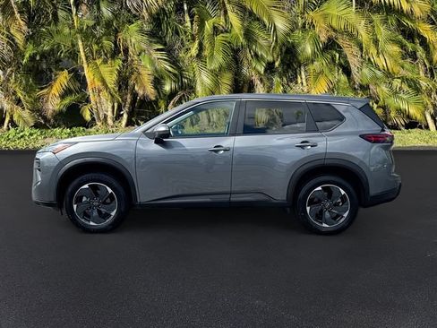 Used 2024 Nissan Rogue SV FWD image 8