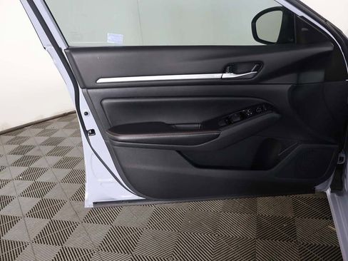 Used 2024 Nissan Altima 2.5 SR w/ SR Premium Package image 23