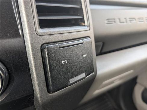 Used 2020 Ford F550 XLT image 34
