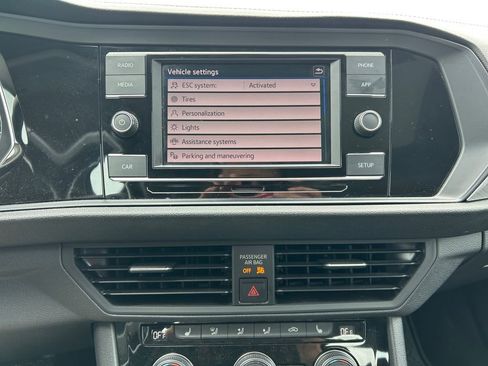 Used 2019 Volkswagen Jetta SE FWD image 13