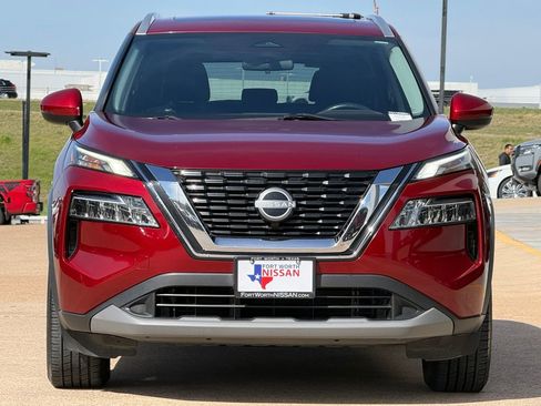 Used 2022 Nissan Rogue SV w/ SV Premium Package image 3