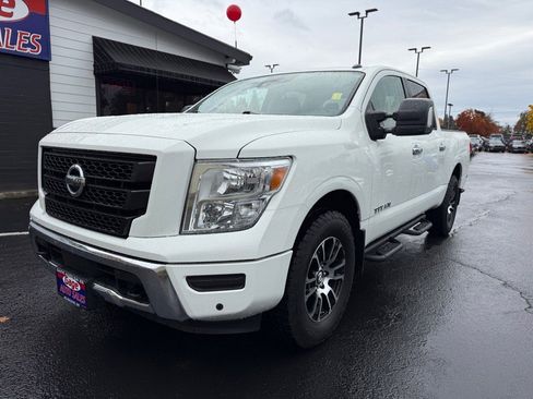 Used 2021 Nissan Titan SV w/ SV Convenience Package image 11