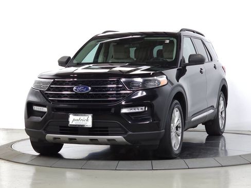 Used 2020 Ford Explorer XLT w/ Equipment Group 202A AWD/4WD image 3