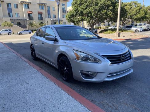 Used 2015 Nissan Altima 2.5 S w/ Power Driver Seat Package FWD image 2