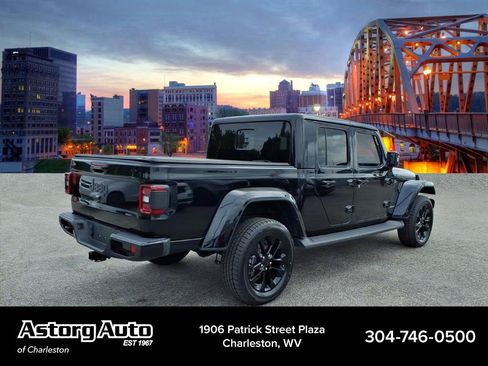 Used 2023 Jeep Gladiator Overland AWD/4WD image 3