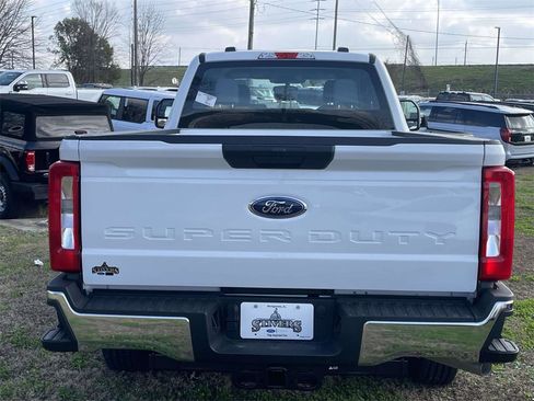 New 2026 Ford F250 XL w/ XL Chrome Package image 4