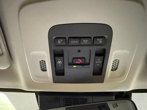 Used 2025 Toyota Camry XLE AWD/4WD image 56