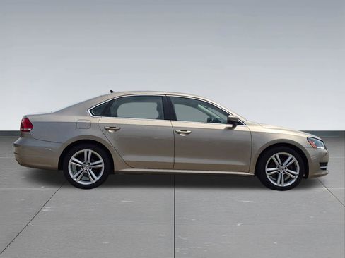 Used 2015 Volkswagen Passat TDI SE FWD image 7