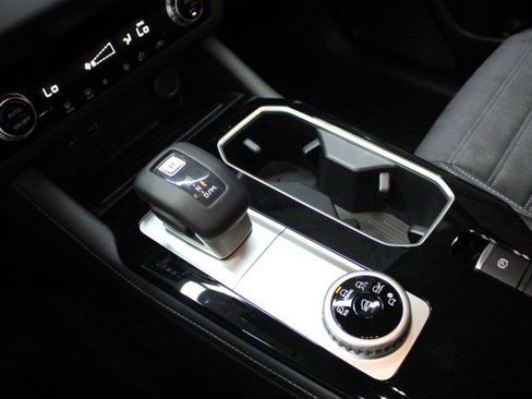 New 2025 Mitsubishi Outlander SE image 14