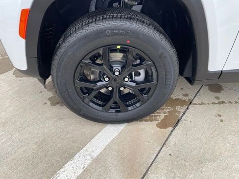 New 2026 Jeep Grand Cherokee Altitude AWD/4WD image 10