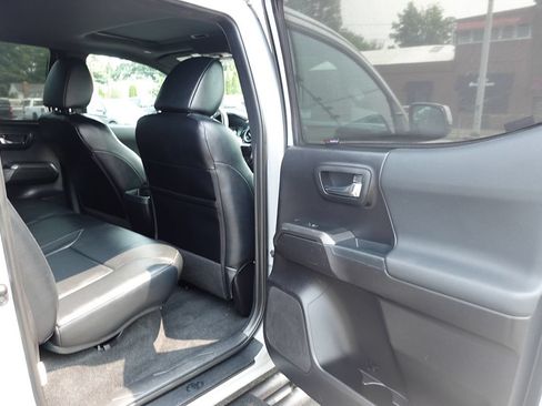 Used 2020 Toyota Tacoma TRD Off-Road AWD/4WD image 29