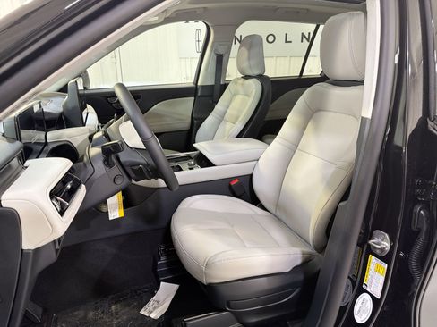 New 2026 Lincoln Aviator 2WD image 10