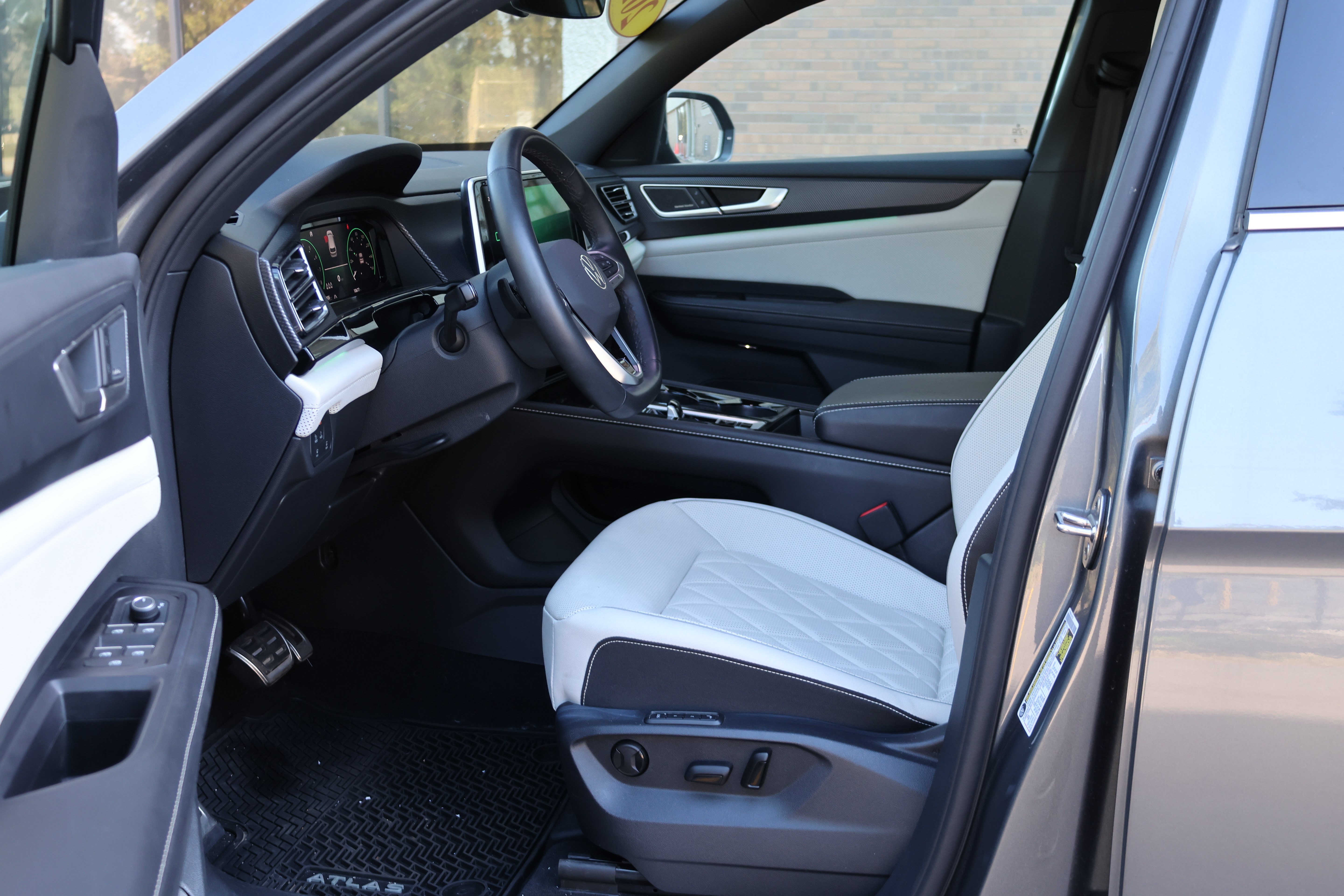 Used 2025 Volkswagen Atlas Cross Sport SEL Premium R-Line AWD/4WD image 23
