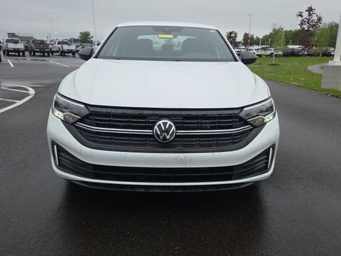 Used 2024 Volkswagen Jetta Sport FWD image 3